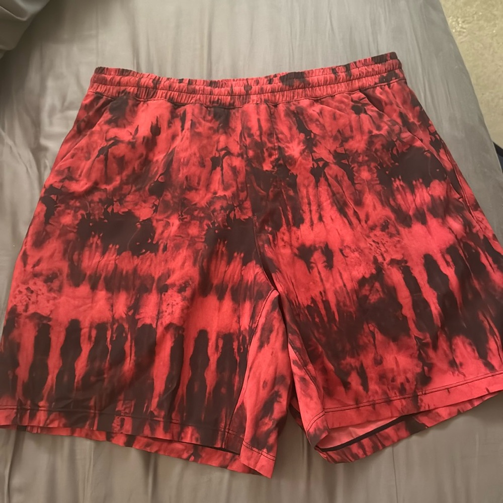 Men’s lululemon pace breaker large red tie dye short